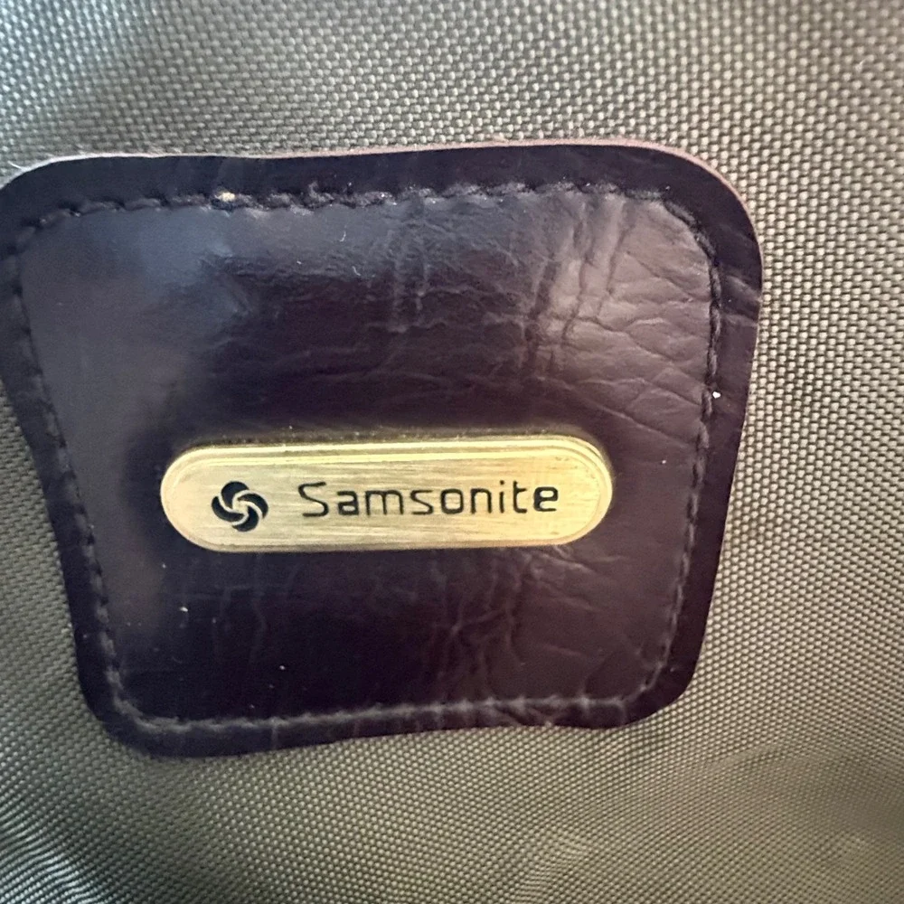 Samsonite Duffel Bag Unisex Large Olive Green Good Vintage Nylon Travel Carry On